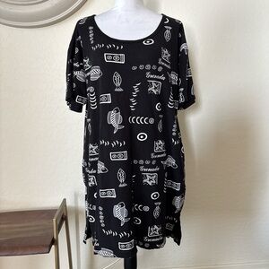 Chic Black Graphic Print Mini cotton Dress. One size.